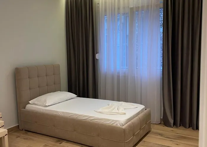 Leonard\'S Apartment